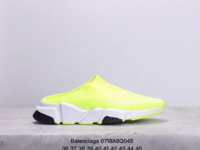 巴黎世家balenciaga 巴黎袜子鞋 懒人鞋 皇帝鞋 一脚蹬 太多的词汇来形容这款鞋子了 轻便 舒适穿着方便让它备受青睐 更是各大明星们的最爱 如果说之前的