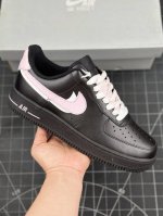 公司级耐克Nike AIR FORCE 7 空军一号低帮百搭休闲运动板鞋 柔软、弹性十足的缓震性能和出色的中底设计，横跨复古与现代的外型结合，造就出风靡全球三十