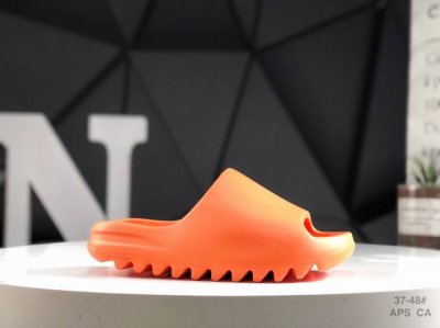 90 Kanye West X Yeezy Slide“Resin” 椰子拖鞋 侃爷再度联乘 采用Eva泡棉式一体成形鞋模#配置鞋底凹埳设计亦提供缓震及抓地力