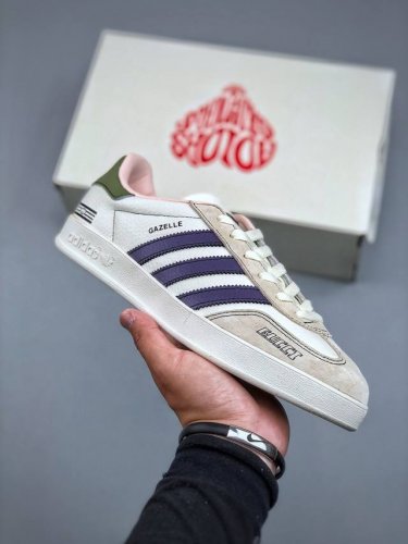 F版 海外爆款限量发 高端定制 Adidas Gazelle Indoor Trainers 古驰联名---奶白灰紫 原厂定制长毛翻毛皮组合环保纤维革鞋面材质