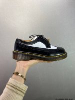 180 dr.Martens 马汀博士 马丁靴 1460 经典款6孔系列 哑光面 黑色硬皮 男女款全码开售 某物同香港代购 公司规格 原材生产 原版开边珠加厚光