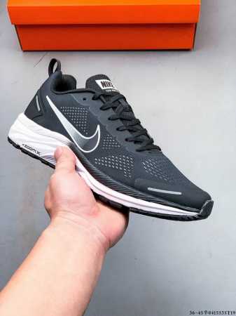 耐克Nike Zoom Winflo 9X 登月W9轻质透气休闲运动跑步鞋。升级中底为Cushlon St，材质上更显得轻盈透气，耐磨性提高同时也使运动鞋在穿着 - 点击图像关闭