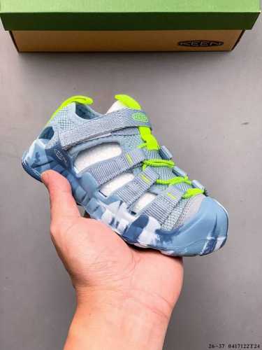 Keen Hyperport H2 水路两用溯溪涉水休闲户外徒步凉鞋小童鞋 这是一种很轻的厚！全新注入式泡沫中底看着厚，上脚轻！ 很安心的厚！橡胶外底稳固抓地且