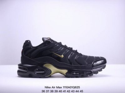 真标耐克 Nike Air Max Plus是Nike旗下另类鞋款的代表，TN 它诞生于1996年，是第一款使用TunedAir气垫的跑鞋，其特点就在于实现各气