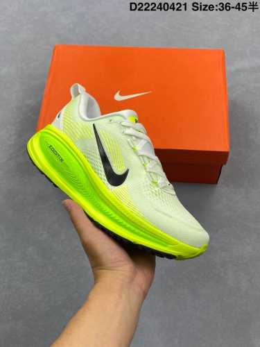 真标Nike Vomero 18 耐克 舒适减震防滑 低帮跑步鞋 全掌Reactx泡绵中底 前掌和后跟还配备了Air Zoom气垫单元 据说跑起来更快更舒适哦