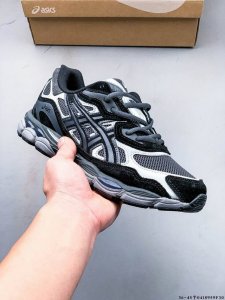 Asics 亚瑟士Gel-Nyc 2055透气网眼鞋面配合部分合成革材质 采用全新Ahar+橡胶材质 更加耐磨 0418959F30
