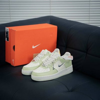 Air Force 1 Low 原装级别 原楦头原纸板 打造纯正空军版型专注外贸渠道 全掌内置蜂窝气垫 原盒配件 原厂中底钢印、拉帮完美 货号：Fn8540 1
