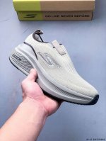 skechers斯凯奇男女高透气回弹舒适缓震一脚蹬设计运动跑步鞋 0517258M18