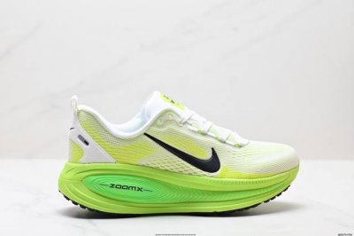 公司级Nike Vomero 18 耐克 舒适减震防滑 低帮跑步鞋 全掌Reactx泡绵中底 前掌和后跟还配备了Air Zoom气垫单元 据说跑起来更快更舒适哦