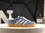 真标带半码Adidas Originals Gazelle Indoor 蓝色 此款鞋延续了橡胶外底和经典款式的传统。优质绒面革鞋面和标志性的3条纹采用明亮的对