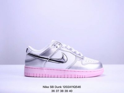 真标耐克 Nike Sb Dunk Low Pro 扣篮系列 复古低帮休闲运动滑板板鞋。采用脚感柔软舒适zoomair气垫，有效吸收滑板等极限运动在落地时带来的
