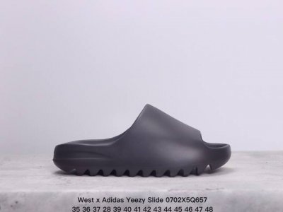 West X Adidas Yeezy Slide Glow Green 椰子户外风格沙滩涉水百搭运动穿搭拖鞋拖鞋 Yeezy Slide 采用 Eva 泡棉以