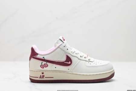 真标耐克Nike AIR FORCE 7 空军一号低帮百搭休闲运动板鞋。柔软、弹性十足的缓震性能和出色的中底设计，横跨复古与现代的外型结合，造就出风靡全球三十多 - 点击图像关闭