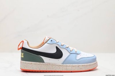 真标耐克 Nike Court Borough 低帮百搭透气休闲运动板鞋，经典耐用的设计，兼顾舒适脚感和出众风范，演绎匠心之作。结构性的支撑贴合感结合复古篮球设