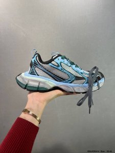 公司级Balenciaga 巴黎世家 采用环保再生超纤革与网眼织物鞋面材质 原鞋一致重度做旧效果 ，全原装Eva环保去臭环型鞋垫，全新开发5层私模,搭载轻量发泡