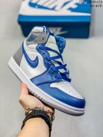 Jordan 1 Retro High OG 乔丹一代aj1 乔1 AJ1 篮球鞋复刻运动鞋。皮面高帮板鞋的设计灵感源自运动夹克，带你重温入选球队时刻。采用经典