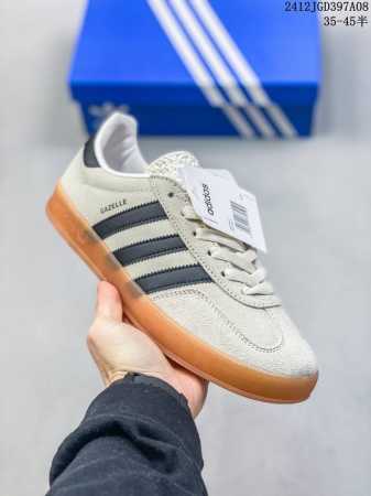 Adidas 阿迪达斯 原楦开发纸版楦型，采用猪巴革组合太空革鞋面材质，内嵌环保海玻璃足弓人体工学鞋垫，外置防滑耐磨rb橡胶大底展现浓厚的复古味道，阿迪达斯ad - 点击图像关闭