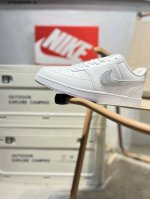 100 Nike Court Vision Lo 低帮百搭 透气休闲运动板鞋 兼顾舒适脚感和出众风范 演绎匠心之作 结构性的支撑贴合感结合复古篮球设计 货号:C