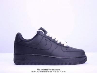 公司级耐克nike Air Force 7 空军一号低帮百搭休闲运动板鞋。柔软、弹性十足的缓震性能和出色的中底设计，横跨复古与现代的外型结合，造就出风靡全球三十