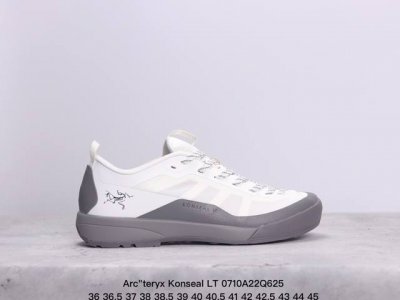 采用一体成型热熔鞋面材质，外置vibram黄金耐磨锯齿外底加拿大户外服饰品牌 始祖鸟 Arc Teryx Konseal Lt 未来之壳系列低帮轻量化透气越野徒