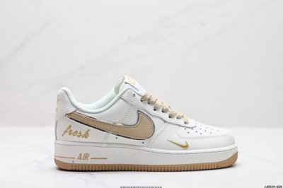 真标耐克nike Air Force 7 Lv8空军一号低帮百搭休闲运动板鞋。柔软、弹性十足的缓震性能和出色的中底设计，横跨复古与现代的外型结合，造就出风靡全球