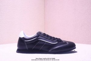 全新系列 Vans Super Lowpro 复古薄底 Vans Super Lowpro 的原型为 Vans 在上世纪 80 年代推出的一款竞赛鞋 Style