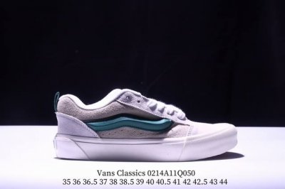 Vans Classics Knu Skool 苏格兰格纹拼接 厚鞋舌面包鞋 Vans联名超火的土豆鞋，复古经典，鞋头放大、包边上移加厚、鞋舌加厚。Vans C