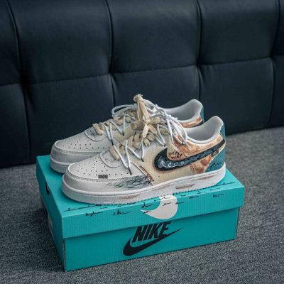 核心私 Nike Court Vision Low 校园风低帮复古篮球板鞋男女运动鞋。延续80年代复古篮球鞋，添加学院风细节。皮革组合鞋面，利落风格，重现复古篮