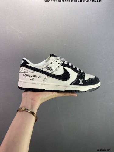 公司级Nike Dunk Sb Low 定制配色 定制Dunk Sb顾名思义，具有经典的Dunk血缘，又注入了更多的时尚元素。相较于普通的Dunk滑板鞋，改良版