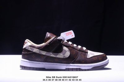 耐克Nike Sb Dunk Low 扣篮系列复古低帮休闲运动滑板板鞋。采用脚感柔软舒适Zoomair气垫，有效吸收滑板等极限运动在落地时带来的冲击力，为街头运