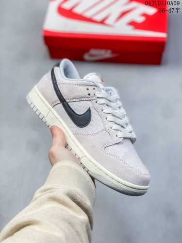 公司级带半码 耐克nike Sb Dunk Low 扣篮系列复古低帮休闲运动滑板板鞋。采用脚感柔软舒适zoomair气垫，有效吸收滑板等极限运动在落地时带来的冲