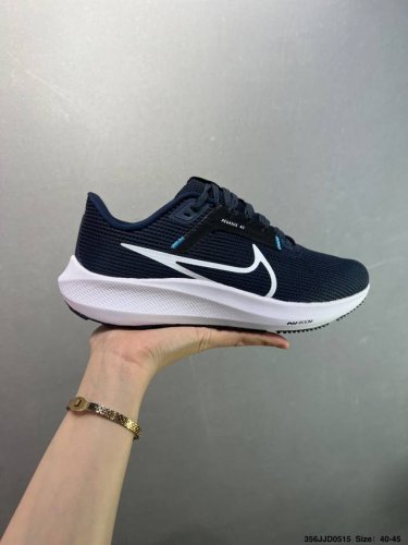 特价Nike Air Zoom Pegasus 登月跑鞋 网面透气跑步鞋 兼顾迅疾外观和稳固脚感 后跟覆面和中足动态支撑巧妙融合 缔造稳定顺畅的迈步体验 采用密