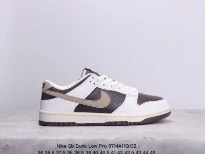 耐克 Nike Sb Dunk Low Pro 男女同款运动鞋复古板鞋，尽情迈步，彰显个性风采。采用柔软皮革鞋面，经久耐穿，塑就如元年款 Dunk 般的复古质感