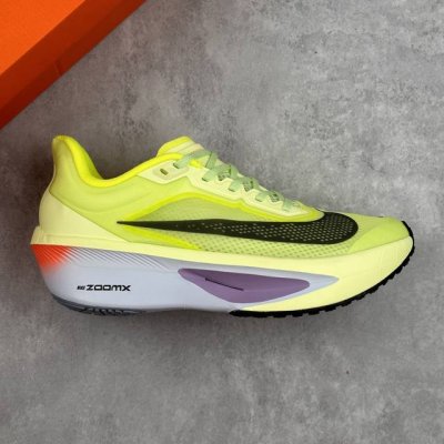 本地 核心私 公司级W Zoom Fly 6 耐克超弹轻盈跑步鞋 #鞋款搭载 Flyknit 材料 打造出众弹性 易于穿脱 采用React技术 轻盈耐穿泡绵打造