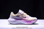 耐克 Nike Zoom Fly 5 运动鞋男女士公路跑鞋竞速跑步鞋厚底增高老爹鞋。采用耐用的设计，不仅可以部署在您最喜欢的比赛的起跑线上，还可以部署在征服后的