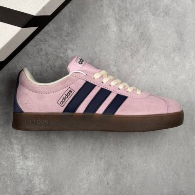 本地210 核心私 公司级Adidas Vl Court 2.0 百搭单品 绒面麂皮防滑耐磨轻便低帮板鞋 整双鞋以传统的低帮呈现的清新造型 鞋头优先头层反毛皮