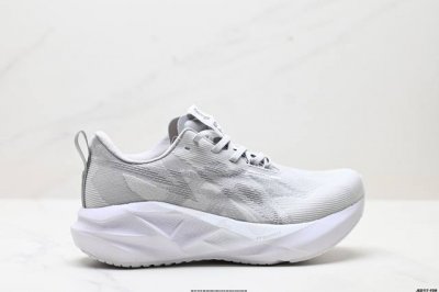 公司级Asics Novablast 5轻量跑鞋 低帮轻量透气缓震休闲运动跑步鞋 货号:1011B974-100 尺码:36 37 37.5 38 39 39.