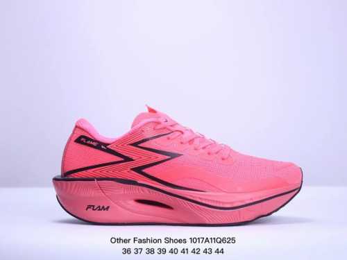 采用软质移膜皮革材质，轻量eav发泡橡胶大底，公版系列other Fashion Shoes系带低帮休闲运动鞋。 类型：男女鞋 码数：36 37 38 39 4
