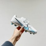 耐克NK刺客15代儿童训练足球鞋 短钉款 SIZE:30-35码 下一代运动传奇：Nike React幼苗刺客15 儿童足球新星们的秘密武器！Nike刺客15代