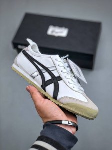 320支持放店 Onitsuka Tiger Mexico 66 百搭单品板鞋 Mexico 66是鬼冢虎旗下最经典的款式，李小龙最喜欢的一款训练鞋休闲鞋！鞋身