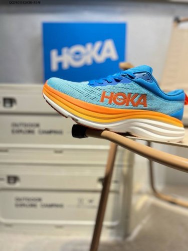 Hoka W Bondi 8全新配色 这个品牌来自于新西兰的毛利语，Hoka表示大地，One One表示飞越，连起来就是飞越地平线，One One不是读作“万万