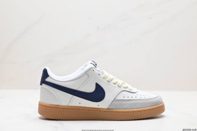公司级nike Court Vision Low 低帮百搭透气休闲运动板鞋，经典耐用的设计，兼顾舒适脚感和出众风范，演绎匠心之作。结构性的支撑贴合感结合复古篮球