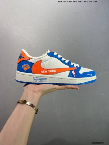 公司级Fragment X Travis Scott X Nba air Jordan 1 Low 三方联名倒钩 全新的三方联名低帮倒钩鞋面延续了黑脚趾设计 整