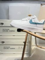 130 耐克 Nike Air Force 1 '07空军一号 百搭休闲运动板鞋。柔软、弹性十足的缓震性能和出色的中底设计，横跨复古与现代的外型结合，造就出风靡