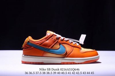 耐克Nike Sb Dunk Low Pro 扣篮系列复古低帮休闲运动滑板板鞋。采用脚感柔软舒适Zoomair气垫，有效吸收滑板等极限运动在落地时带来的冲击力，