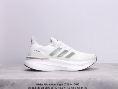 公司级阿迪达斯adidas Ultraboost Light 全掌爆米花休闲运动跑鞋。采用网材搭配反光皮革鞋面，配上stretchweb网格外底和boost中底