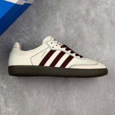 本地 核心私 阿迪达斯 三叶草Adidas Originals Samba Og 桑巴舞系列绅士德训足球风百搭低帮休闲运动板鞋“奶黄浅灰酒红生胶底” 采用软质粒