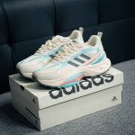 Adidas Mts Pro舒适百搭防滑耐磨低帮跑步鞋 男女同款，上脚很舒服，抓地力强，设计时尚，缓震出色，透气性时间长 有增高效果， 防滑 货号：Ih5838