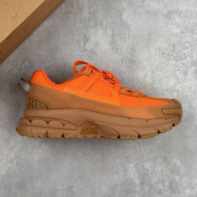 本地 核心私 公司级耐克Nike Zoom Vomero Roam马拉松复古跑五代休闲运动慢跑鞋 采用环保纤维革饰片组合网眼布鞋面材质 升级正确后跟Tpu加固