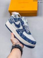 公司级耐克nike Air Force 7 空军一号低帮百搭休闲运动板鞋。柔软、弹性十足的缓震性能和出色的中底设计，横跨复古与现代的外型结合，造就出风靡全球三十